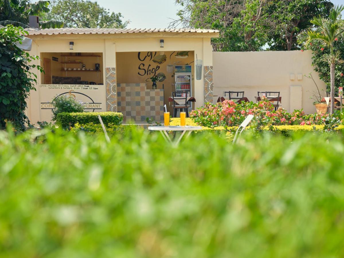 Pelican Residence Fajara Exterior photo
