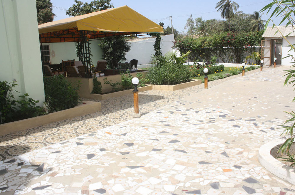Pelican Residence Fajara Exterior photo