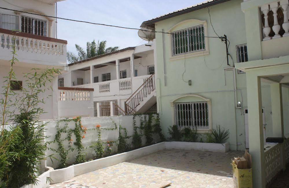 Pelican Residence Fajara Exterior photo